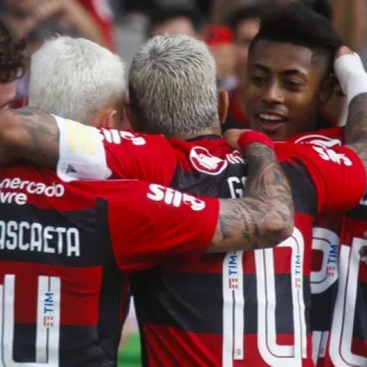 Flamengo vence o coritiba de virada e assume a terceira colocação do Brasileirão