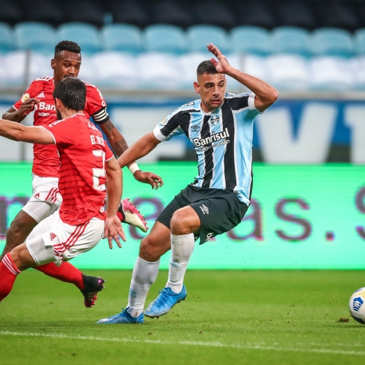 Goleiro Chapecó salva no fim, e Grêmio e Inter ficam no 0 a 0 no Gre-Nal 433