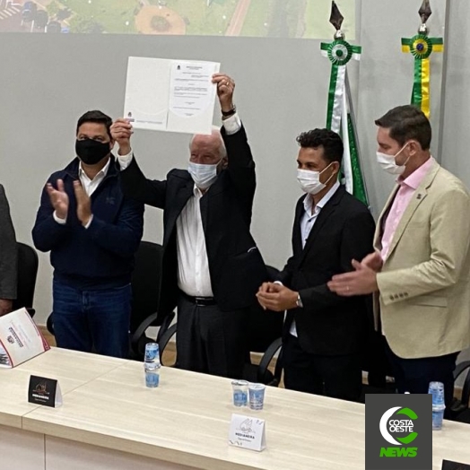 Governador anuncia retomada das obras do CEEP e Líder do Governo na Assembleia entrega projeto de pavimentação de 10 km para Medianeira