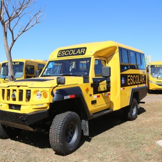 Governo federal apresenta novos modelos de ônibus escolares