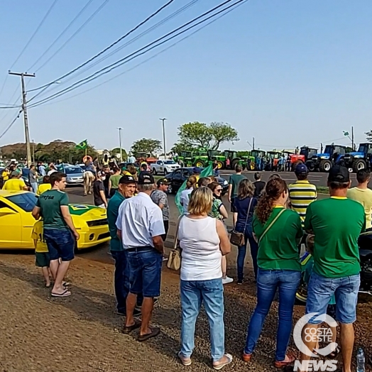 Grande número de apoiadores de Bolsonaro se reúnem em São Miguel do Iguaçu