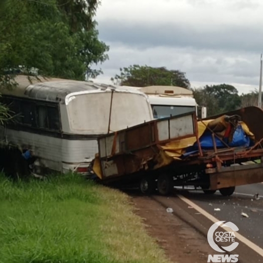 Grave acidente envolvendo três veículos resulta em uma morte e dois feridos em Santa Helena