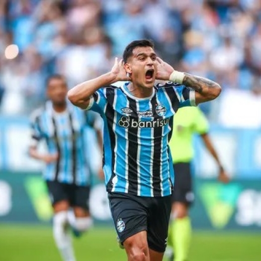 Grêmio goleia o Coritiba, afunda rival no Z-4 e assume a vice-liderança da Série A