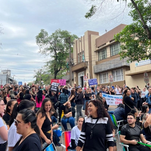 Greve mantida: educadores municipais de Foz do Iguaçu vão parar novamente no dia 16