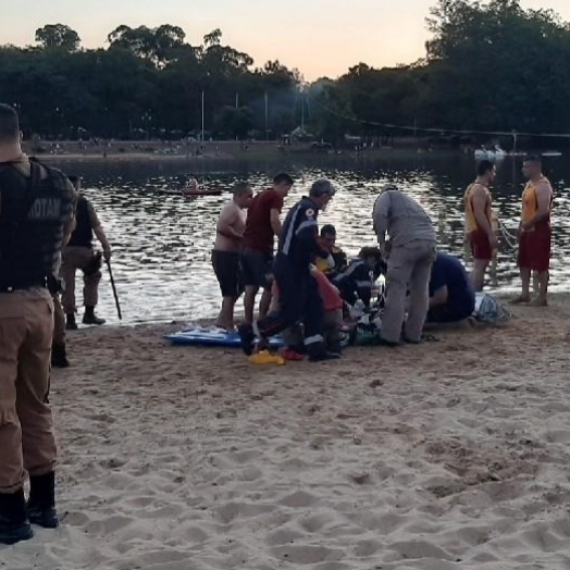 Guarda-vidas socorrem vítima de afogamento no Balneário de Santa Helena