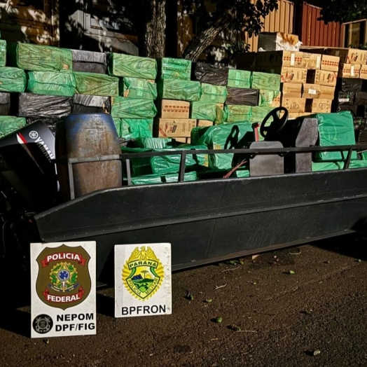 Homem é preso com barco abarrotado de cigarros em Itaipulândia