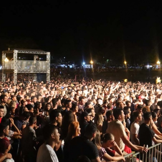 Hugo e Guilherme agitam o Balneário na véspera do Réveillon; hoje tem Fernando e Sorocaba e show de fogos