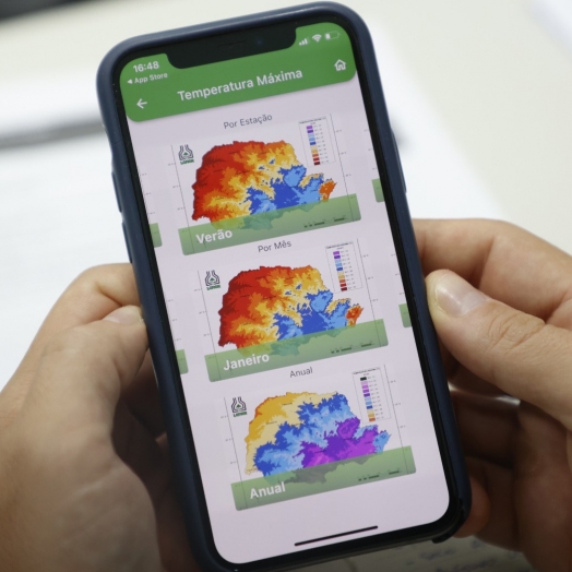 IDR-Paraná capacita técnicos para intensificar uso de aplicativos climáticos no campo