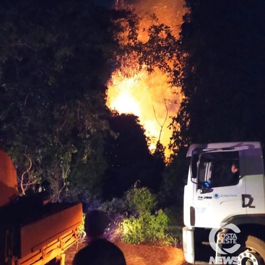 Incêndio de grande proporção mobiliza Corpo de Bombeiros no interior de São Miguel do Iguaçu