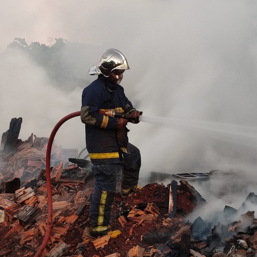 Incêndio em marcenaria de São Miguel do Iguaçu destrói estrutura e equipamentos