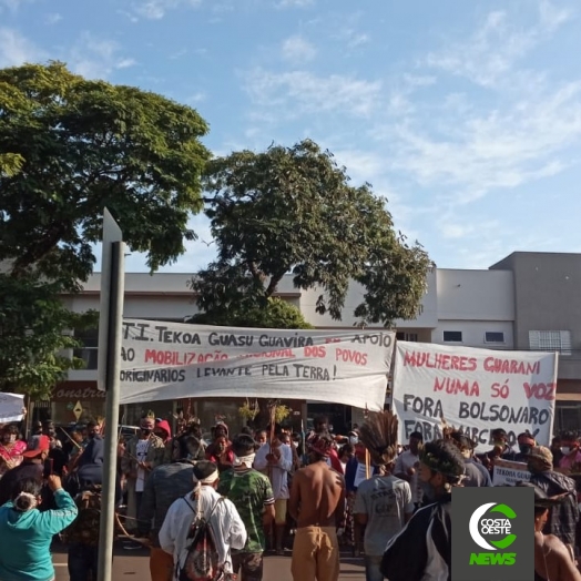 Indígenas protestam em Guaíra contra projeto de lei que pretende mudar demarcações