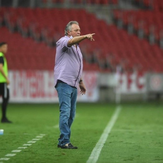 Inter de Abel Braga quebra recorde de Flamengo de Jorge Jesus e está a duas vitórias de marca histórica