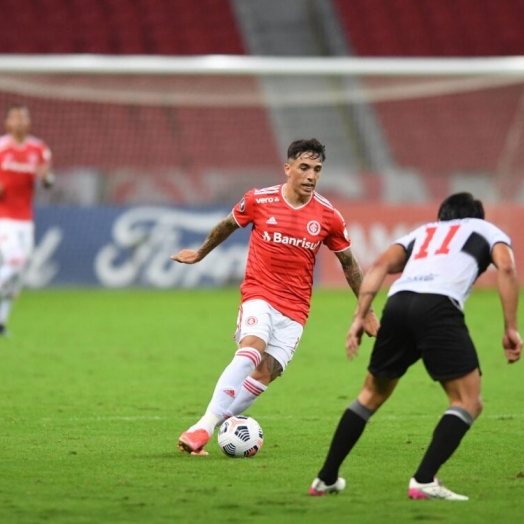 Inter enfrenta Olimpia hoje pressionado na Libertadores: Rede Costa Oeste transmite o duelo a partir das 20h45