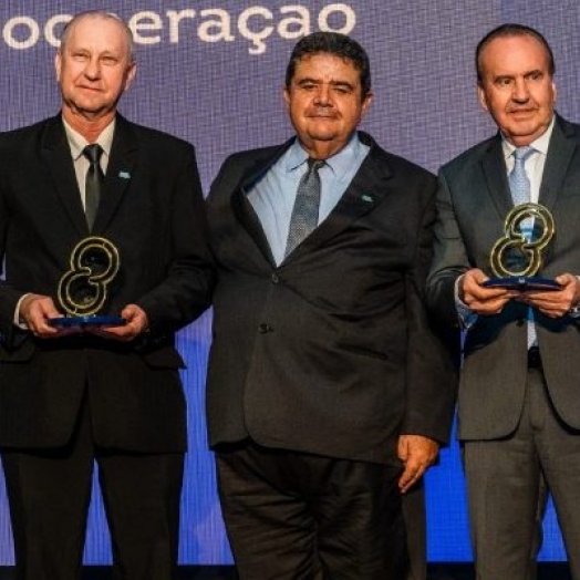 Intercooperação entre Lar e Copagril é premiada em Brasília