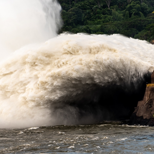 Itaipu abre segunda calha do vertedouro pela terceira vez em menos de um mês