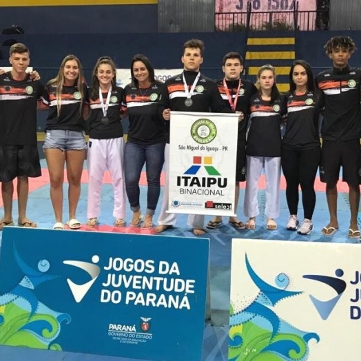 Karatê de São Miguel conquista prata e bronze nos Jogos da Juventude do Paraná