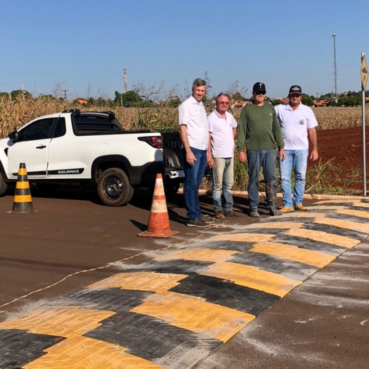 Lombadas de Ondulação Transversal Ecológica são instaladas em Entre Rios do Oeste