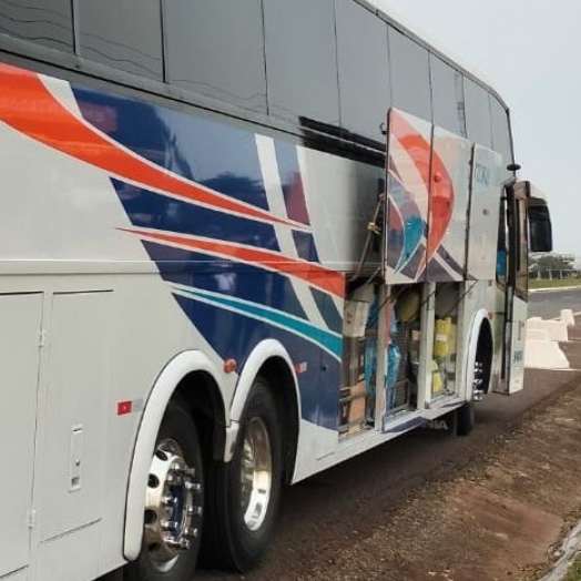 Mais de meio milhão em mercadorias descaminhadas e contrabandeadas são apreendidos pela Receita Federal em ônibus de turismo