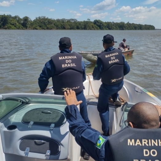 Marinha do Brasil auxilia nas buscas por jovem que desapareceu após cair no Rio Paraná