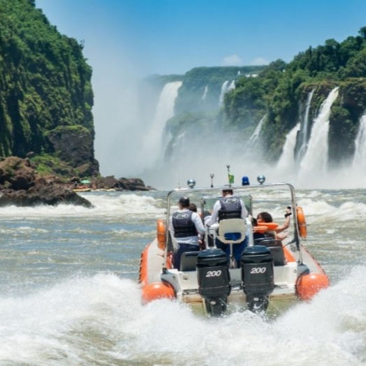 Marinha pede que embarcações nas Cataratas do Iguaçu fiquem longe das margens