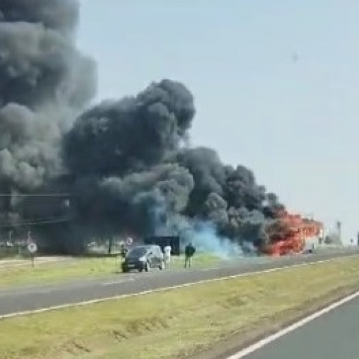 Matelândia: Ônibus pega fogo na BR-277