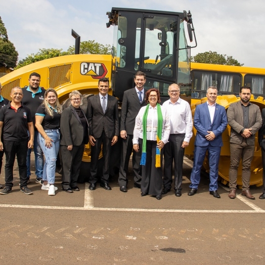 Medianeira adquire Rolo Compactador para Secretaria de Agricultura