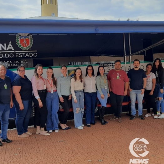 Medianeira recebeu ônibus itinerante Agência do Trabalhador - Emprega Mais Paraná