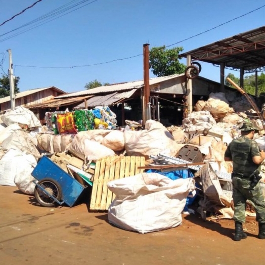 Meio Ambiente de São Miguel realiza ação conjunta com a Polícia Ambiental e IAT em empresas de materiais recicláveis