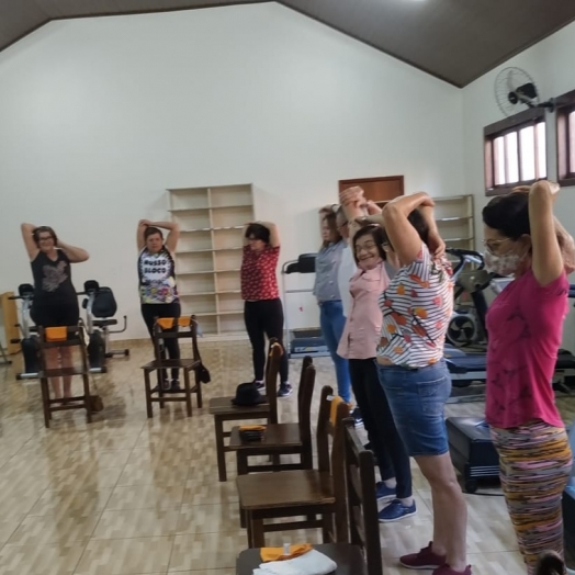 Melhor Idade de Missal retoma ginástica na Casa do Idoso