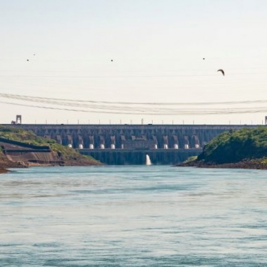 Mesmo em ano de seca, energia gerada por Itaipu seria suficiente para suprir 36 milhões de residências