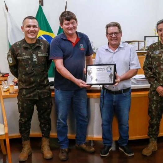 Missal recebe certificado de reconhecimento e apoio à Operação Paraná III realizada pelo Exército