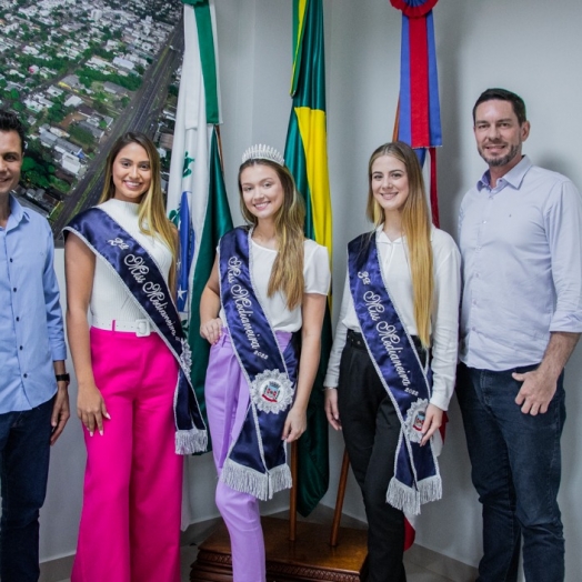 Misses Medianeira 2022 visitam prefeitura