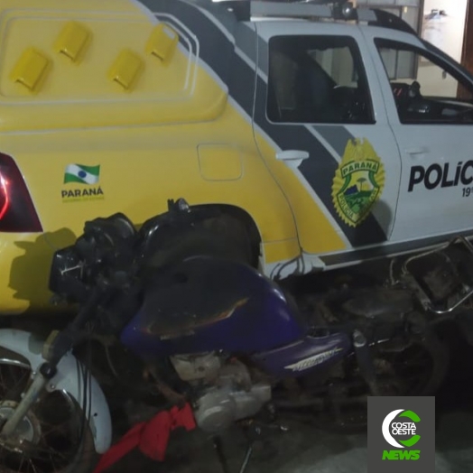 Motocicleta possivelmente utilizada em homicídio em Santa Helena é encontrada pela PM queimada