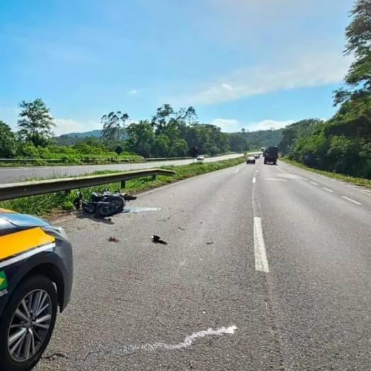 Motociclista morre na hora em acidente com caminhão na BR-277