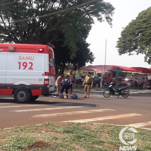 Motorista foge após colidir Gol em motoneta na Brasil, em Santa Helena