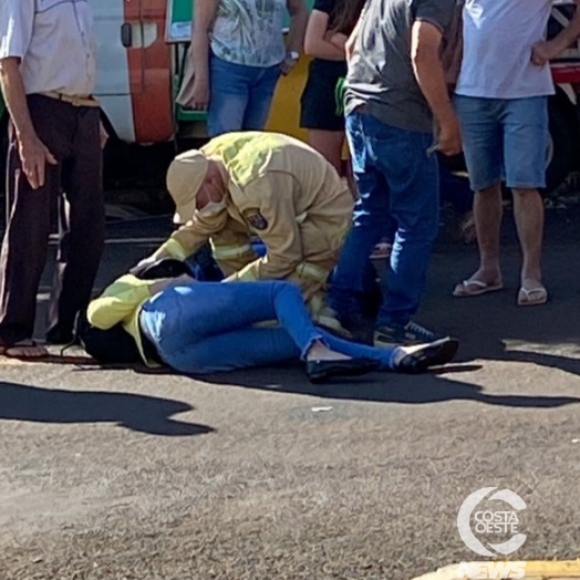 Mulher sofre queda de moto após falha nos freios e é socorrida pelos Bombeiros em São Miguel do Iguaçu