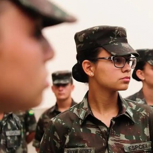 Mulheres poderão se alistar no serviço militar aos 18 anos