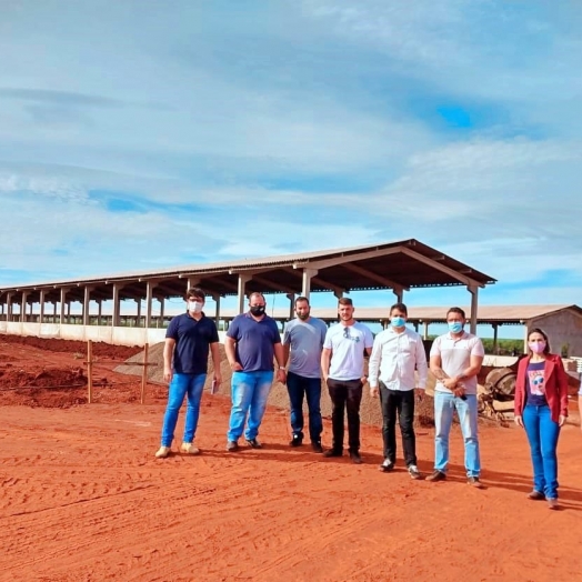 Município realiza visita para a construção de biodigestores em Itaipulândia