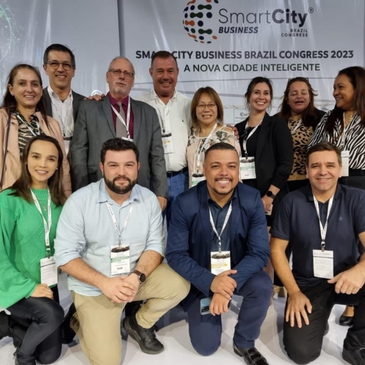 Municípios do Paraná recebem prêmio em congresso sobre cidades inteligentes