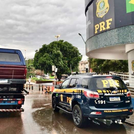 Na Ponte Internacional da Amizade, PRF recupera veículo furtado