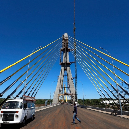 Nova ponte Brasil-Paraguai, em Foz do Iguaçu, está quase finalizada