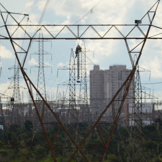 ONS reduz carga de linhas e adia manutenção em sistema elétrico