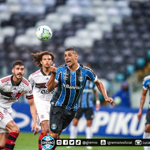 Ouça os gols: Grêmio perde de virada e Flamengo é vice-líder do Brasileirão