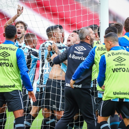 Ouça os gols: Grêmio vence o Inter de virada no Beira-Rio e larga em vantagem na final do Gauchão