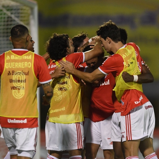 Ouça os gols: Inter vence o Caxias e dorme na liderança do Gauchão