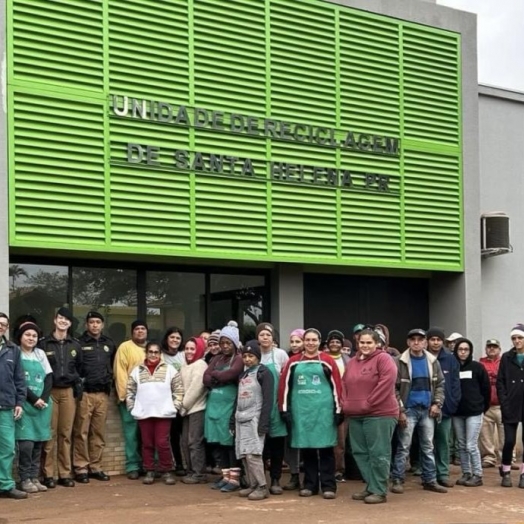 Palestra sobre o projeto Mulher Segura é realizada na unidade de reciclagem em Santa Helena