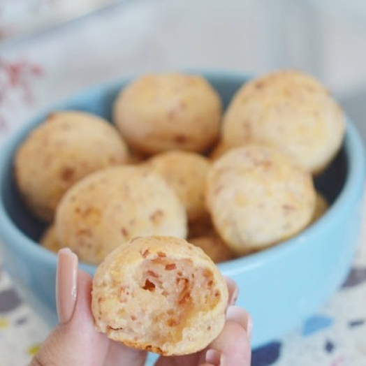 Pão de queijo de calabresa fácil