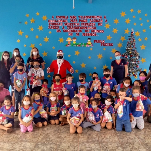 Papai Noel da ACISMI participa do encerramento do ano da Escola Municipal Geraldo Caldani