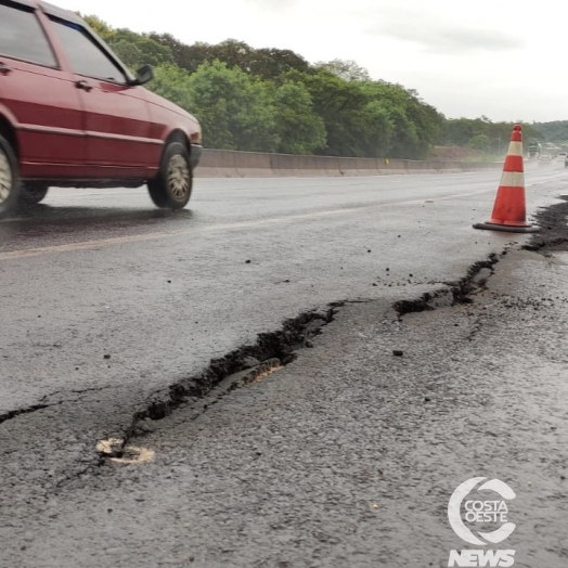 Parte da pista cede, mas trânsito flui normalmente na BR-277 em São Miguel do Iguaçu