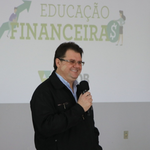 Participantes do projeto ‘Academia da Saúde’ recebem palestra sobre educação financeira em São Miguel do Iguaçu